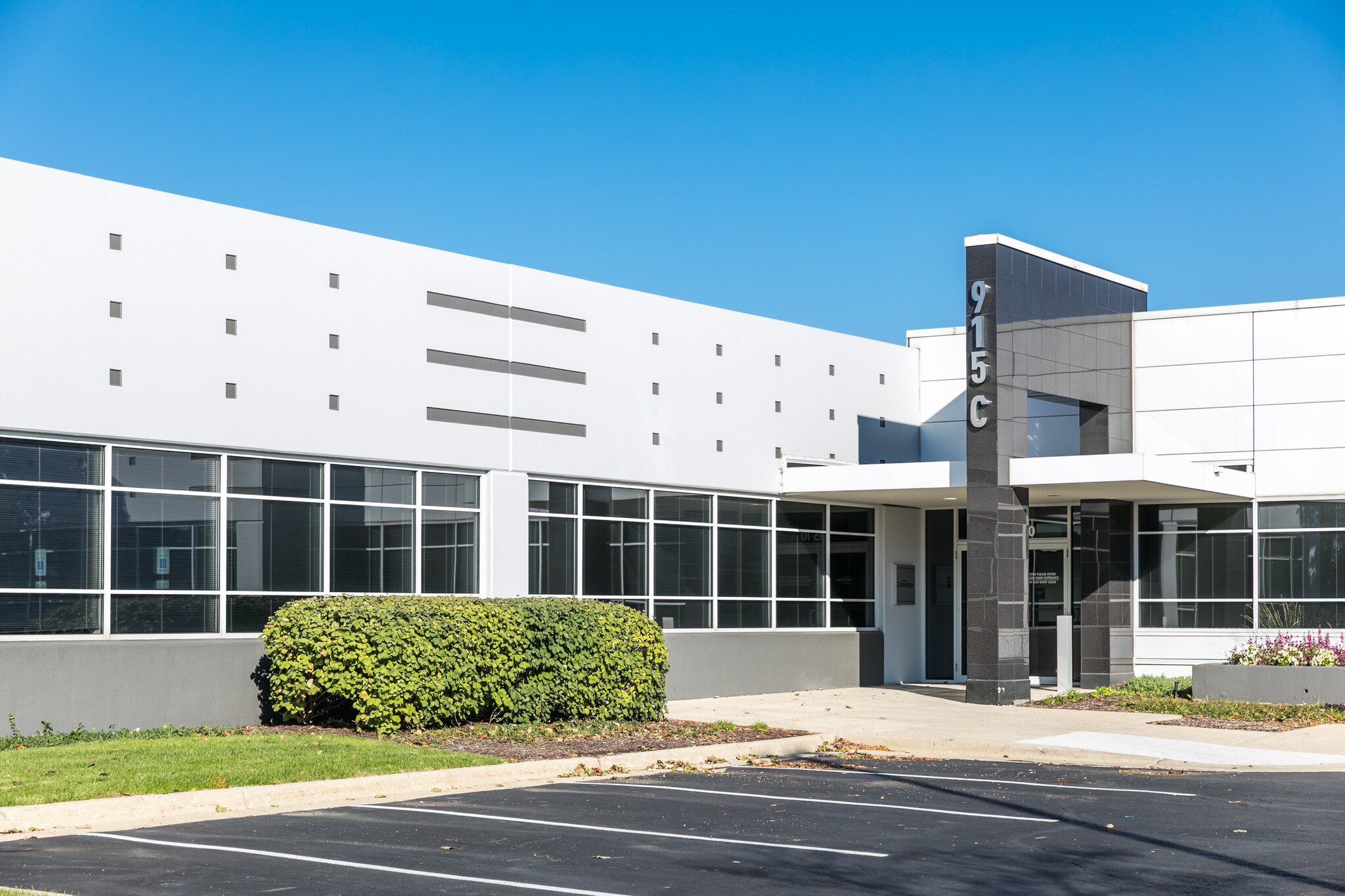 915 National Pky, Schaumburg, IL for Rent