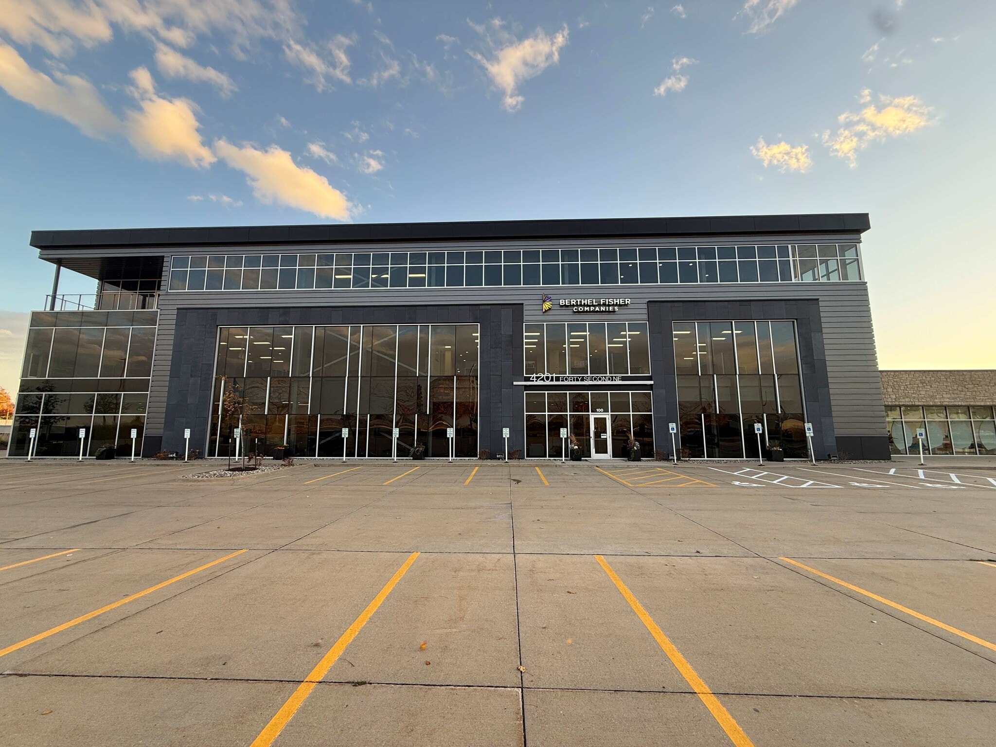 4201 42nd St NE, Cedar Rapids, IA for Rent