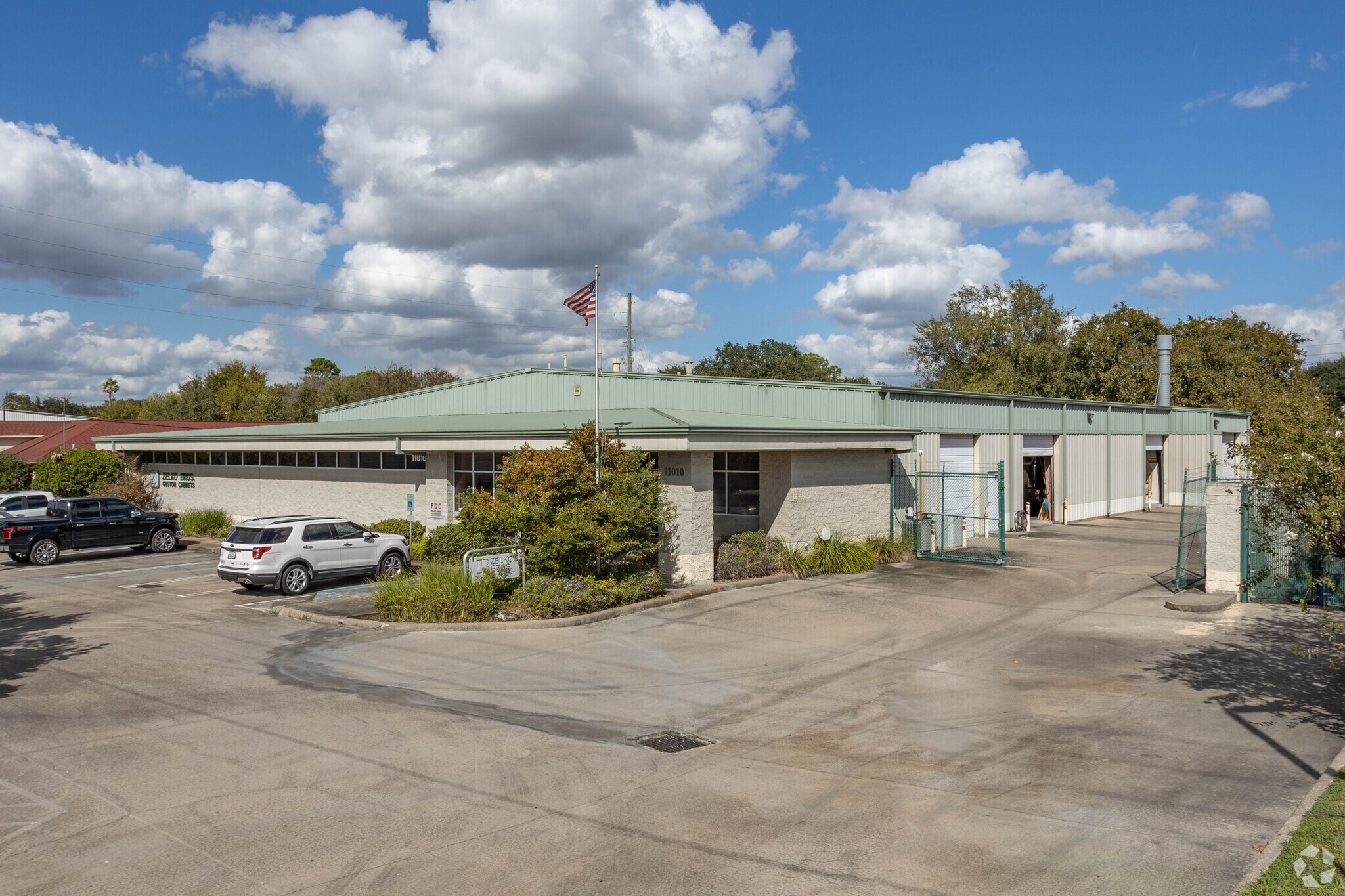 11010 Sam Houston Pky Houston, TX 77031 Industrial Property for Sale