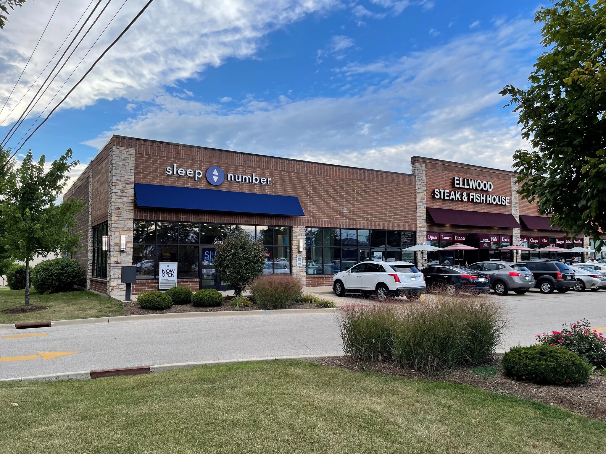 2211-2235 Sycamore Rd, Dekalb, IL for Rent