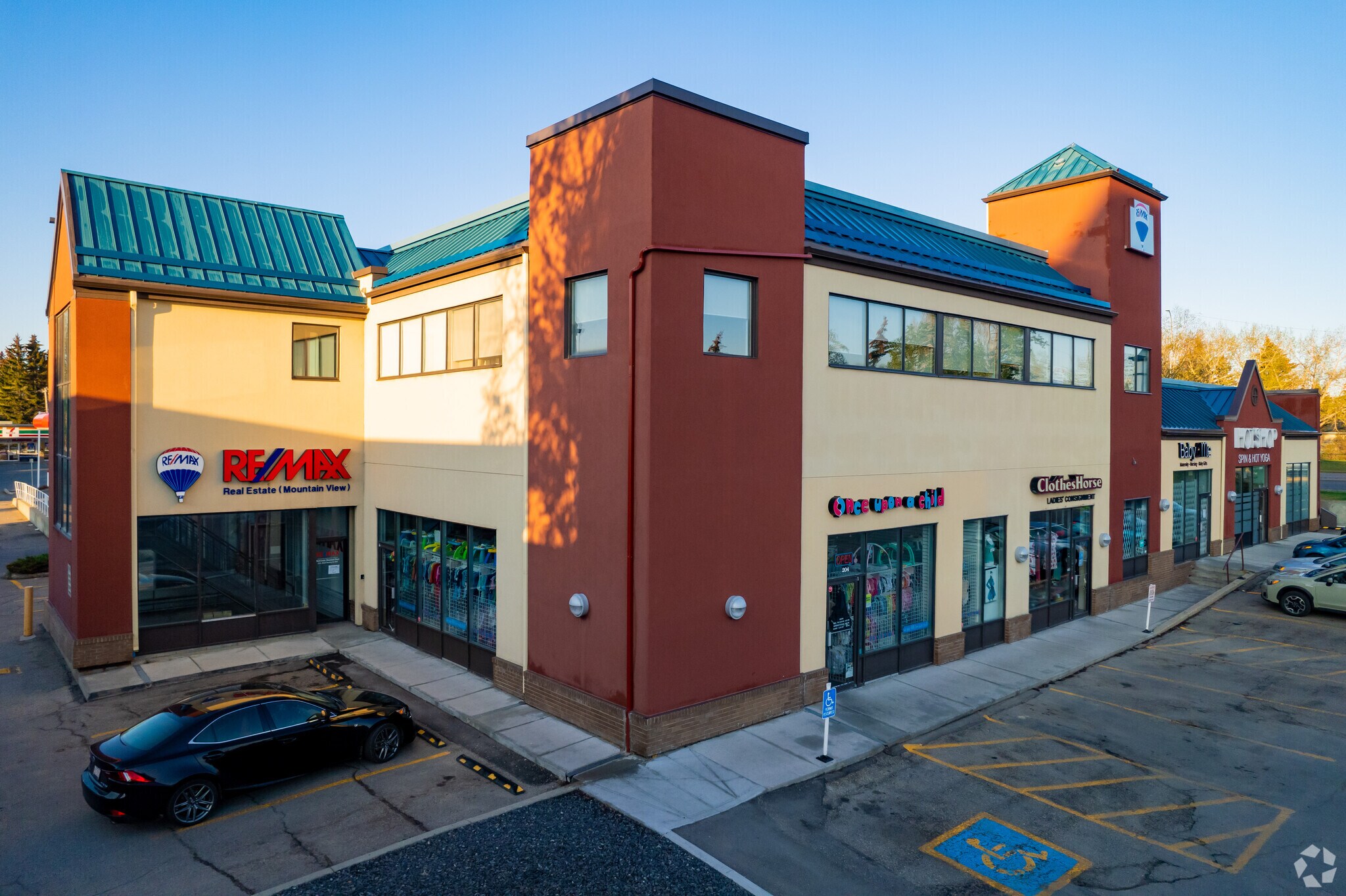 4625 Varsity Dr NW, Calgary, AB for Rent