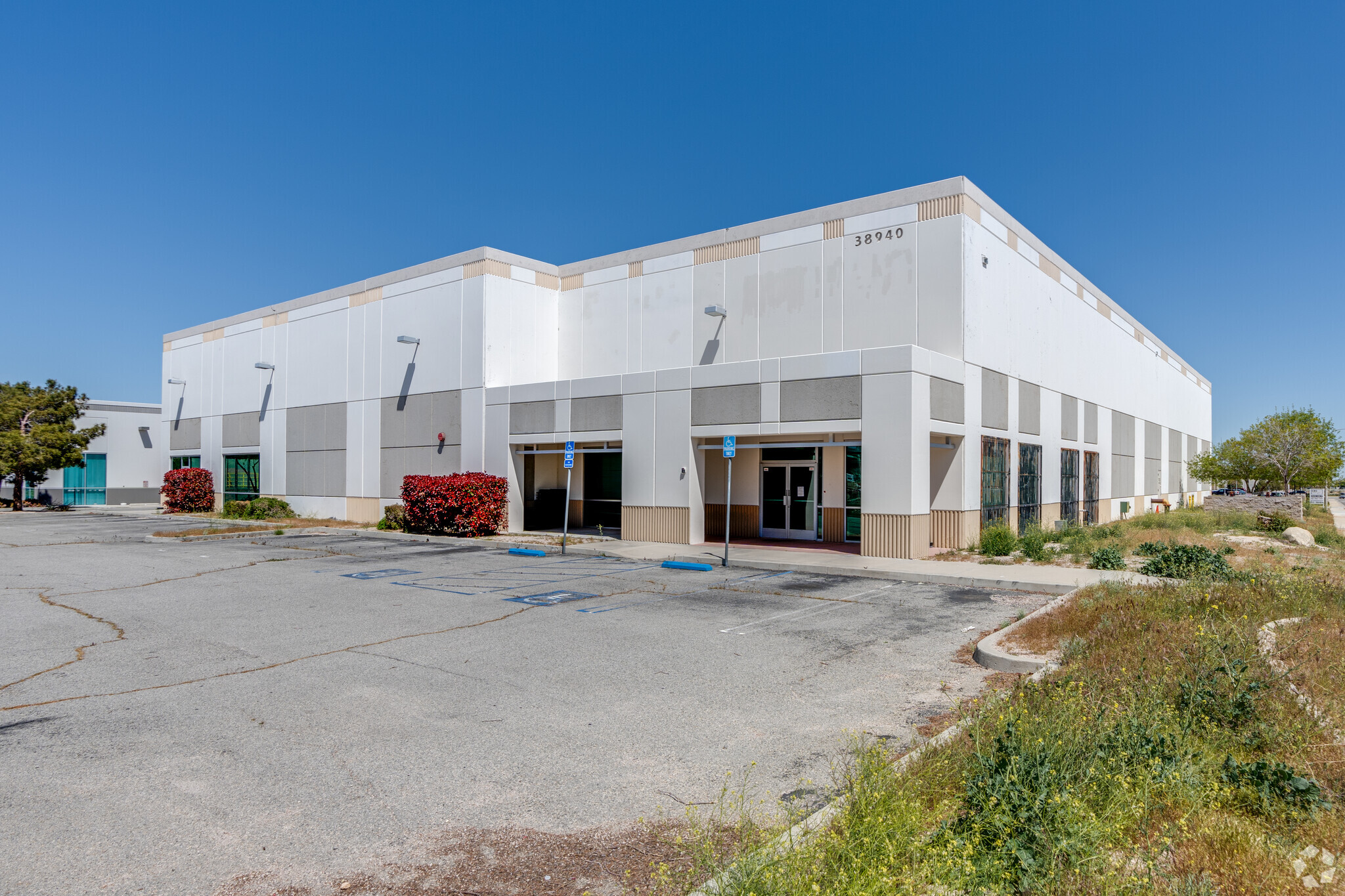 38940 Trade Center Dr, Palmdale, CA for Rent