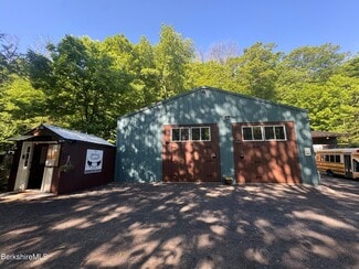 Williamstown, MA Veterinarian/Kennel - 1099 New Ashford Rd