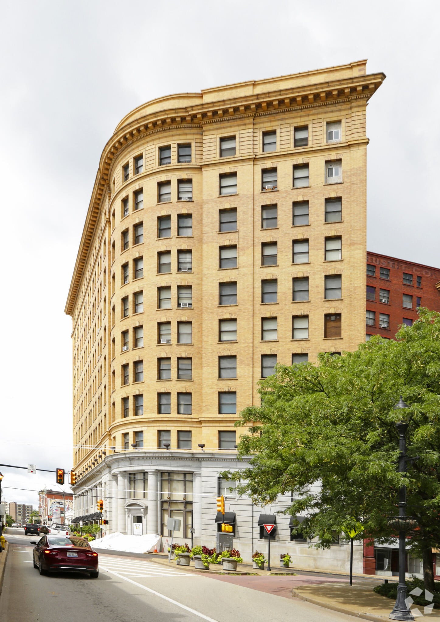 52 W Main St, Uniontown, PA for Sale