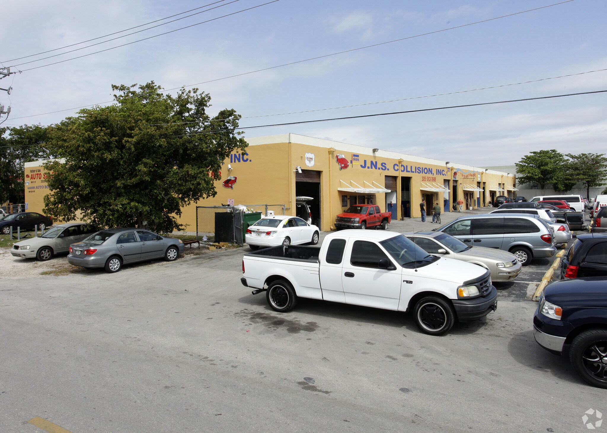 8715 NW 117th St Hialeah, FL 33018 Industrial Property for Lease on