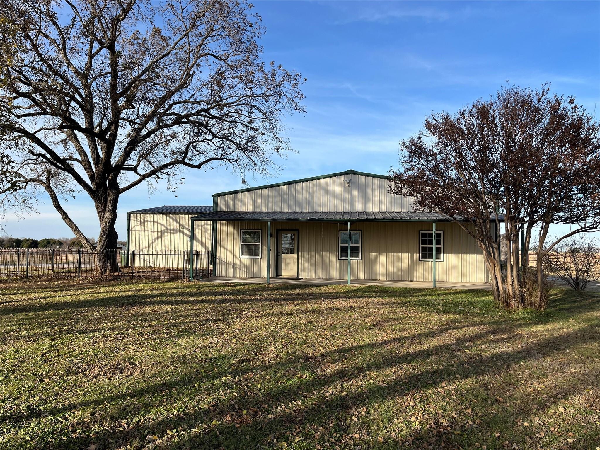 8313 US Highway 377, Collinsville, TX for Rent