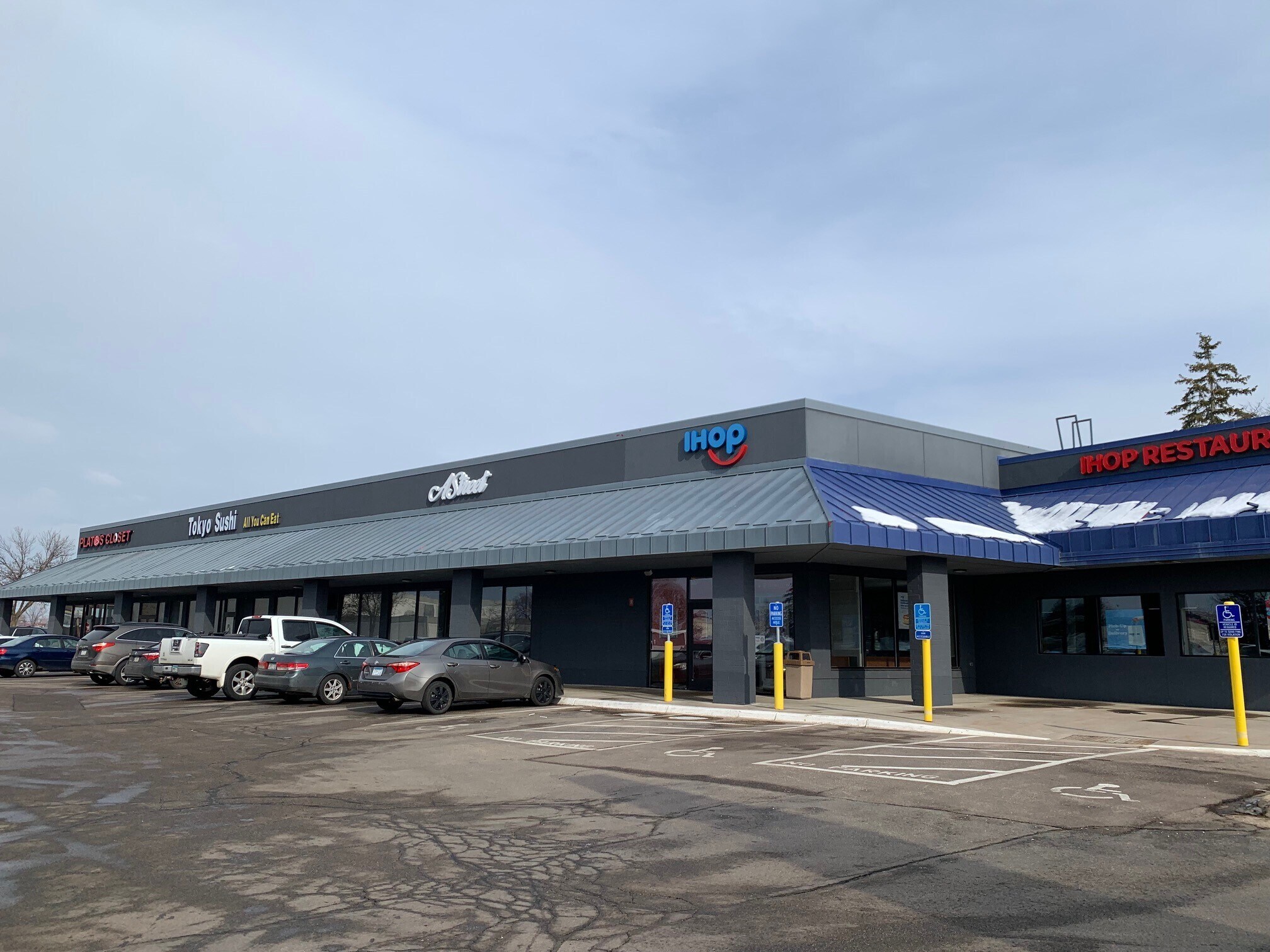 1935 Beam Ave Maplewood, MN 55109 Retail Property for Lease on