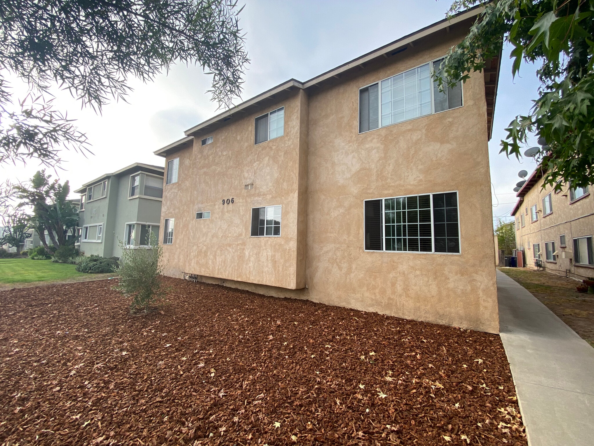 906 E Imperial Ave, El Segundo, CA for Sale