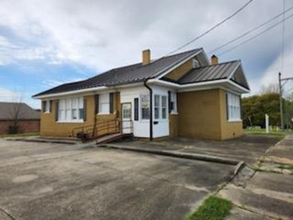 103 N 5th St, Leesville, LA for Rent