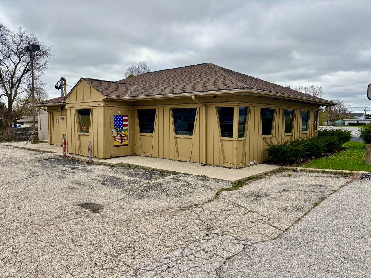 676 Grand Ave, Hartford, WI for Sale