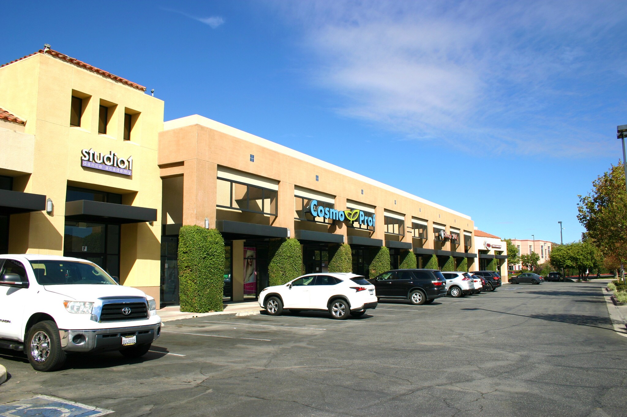23460 Cinema Dr Valencia, CA 91355 Shopping Center Property for Lease
