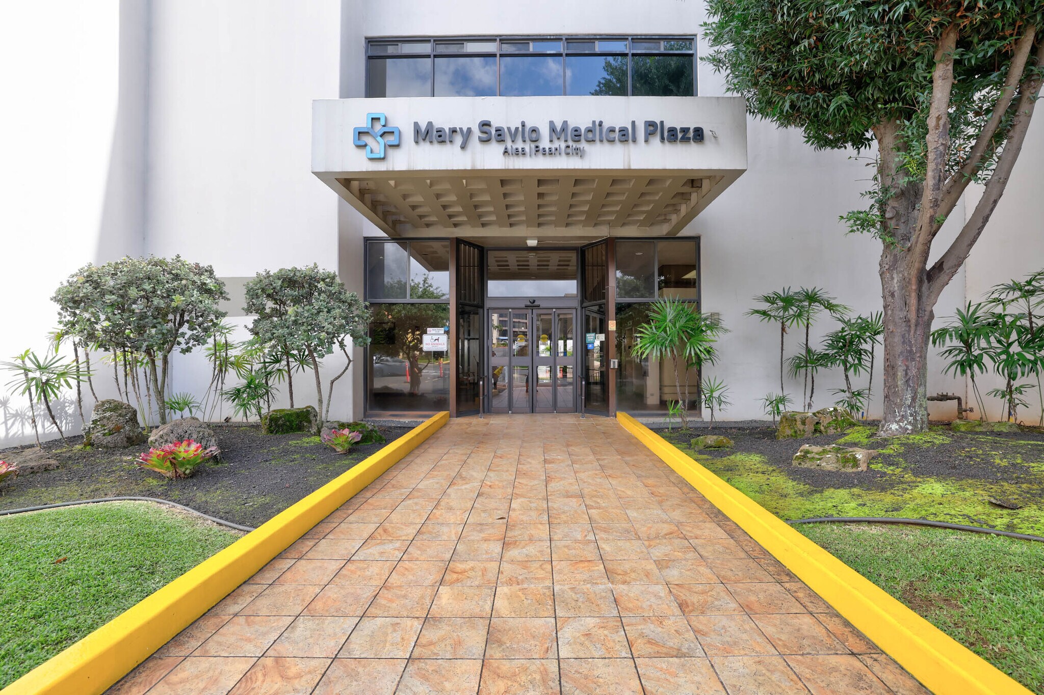 98-1247 Kaahumanu St, Aiea, HI for Rent
