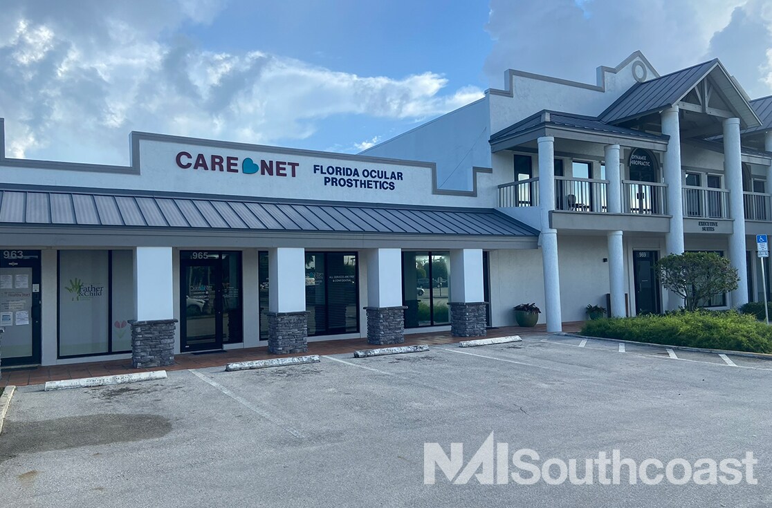 957-975 SE Federal Hwy, Stuart, FL for Rent