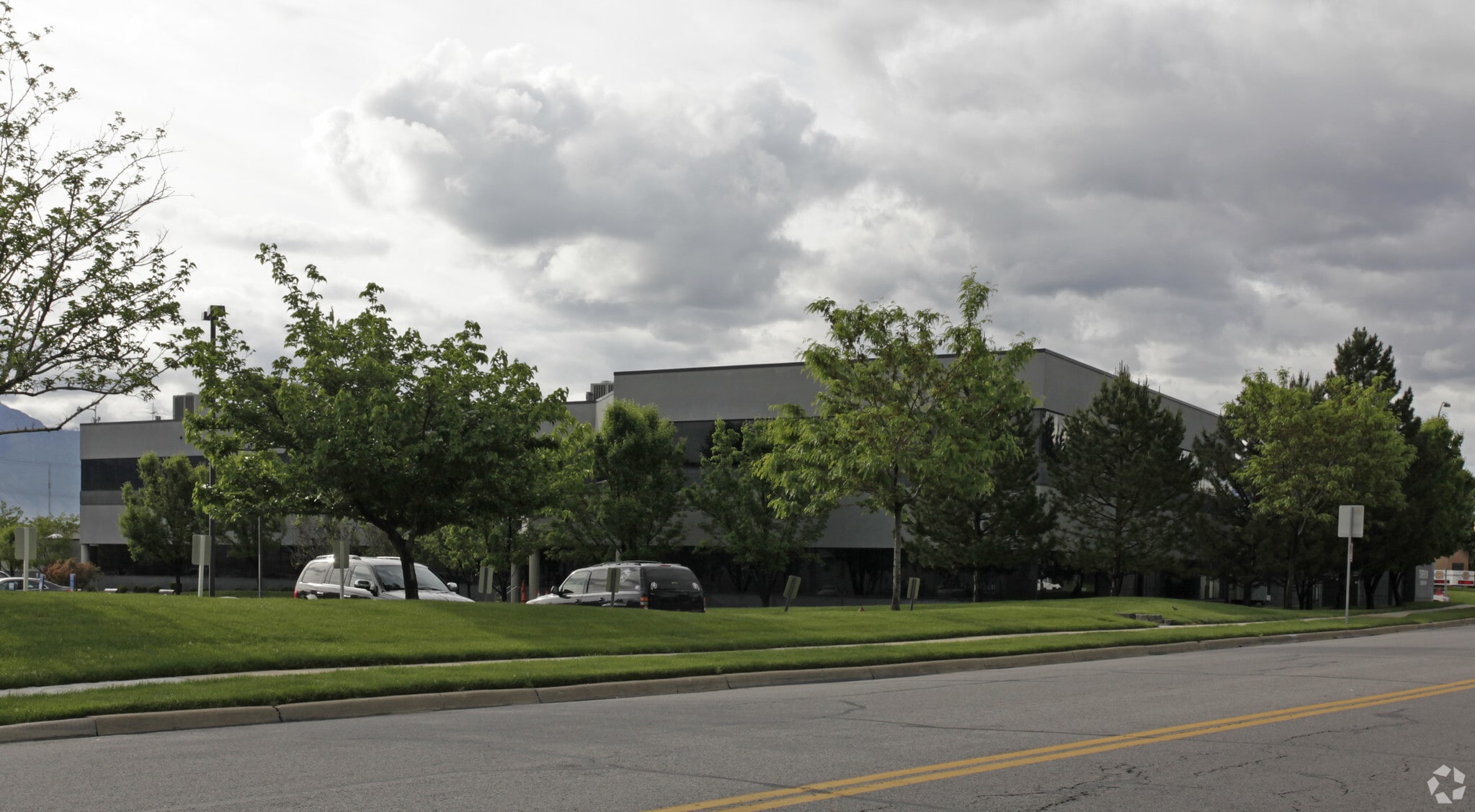 1065 W LeVoy Dr, Taylorsville, UT for Sale