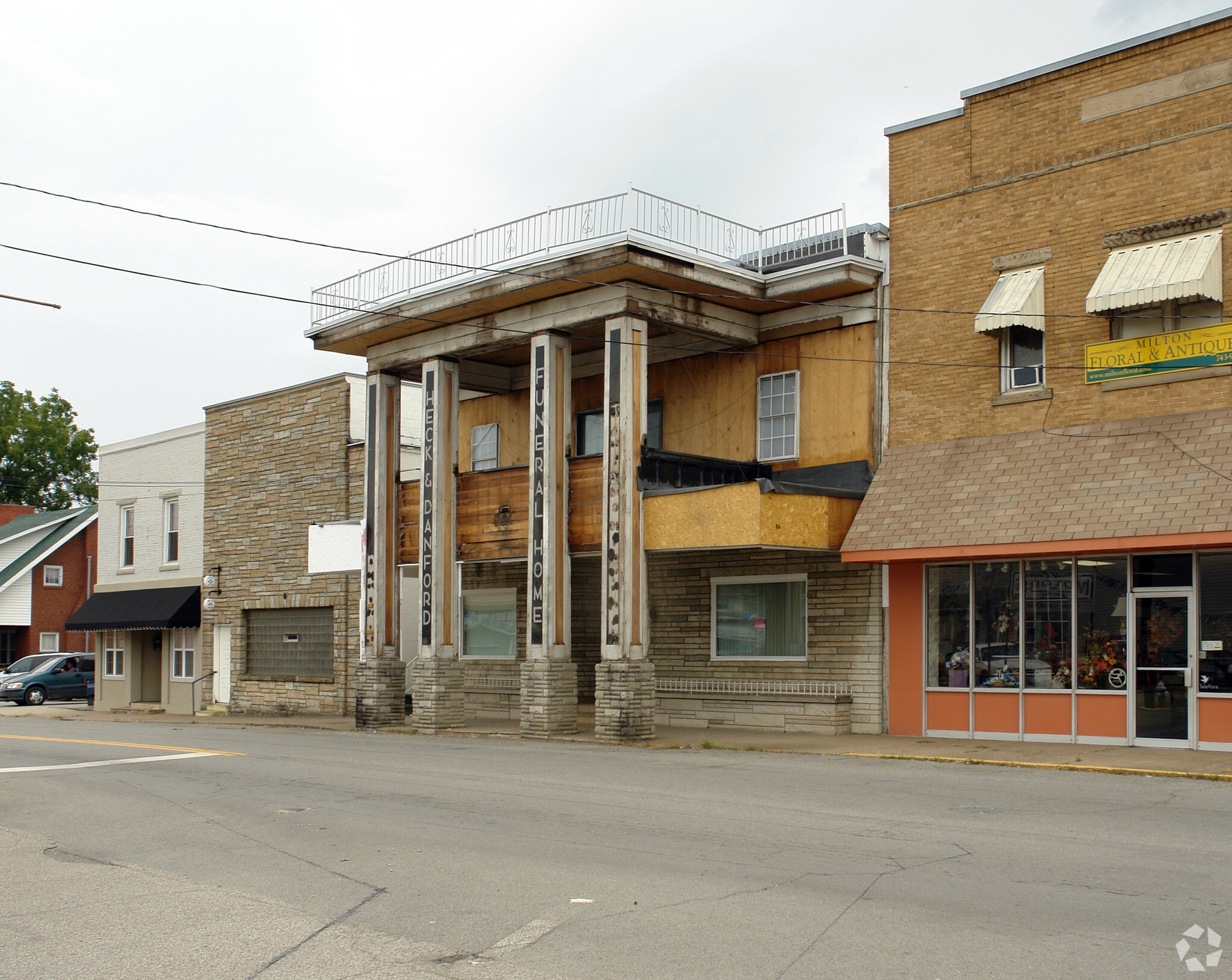 1007 Smith St, Milton, WV for Sale