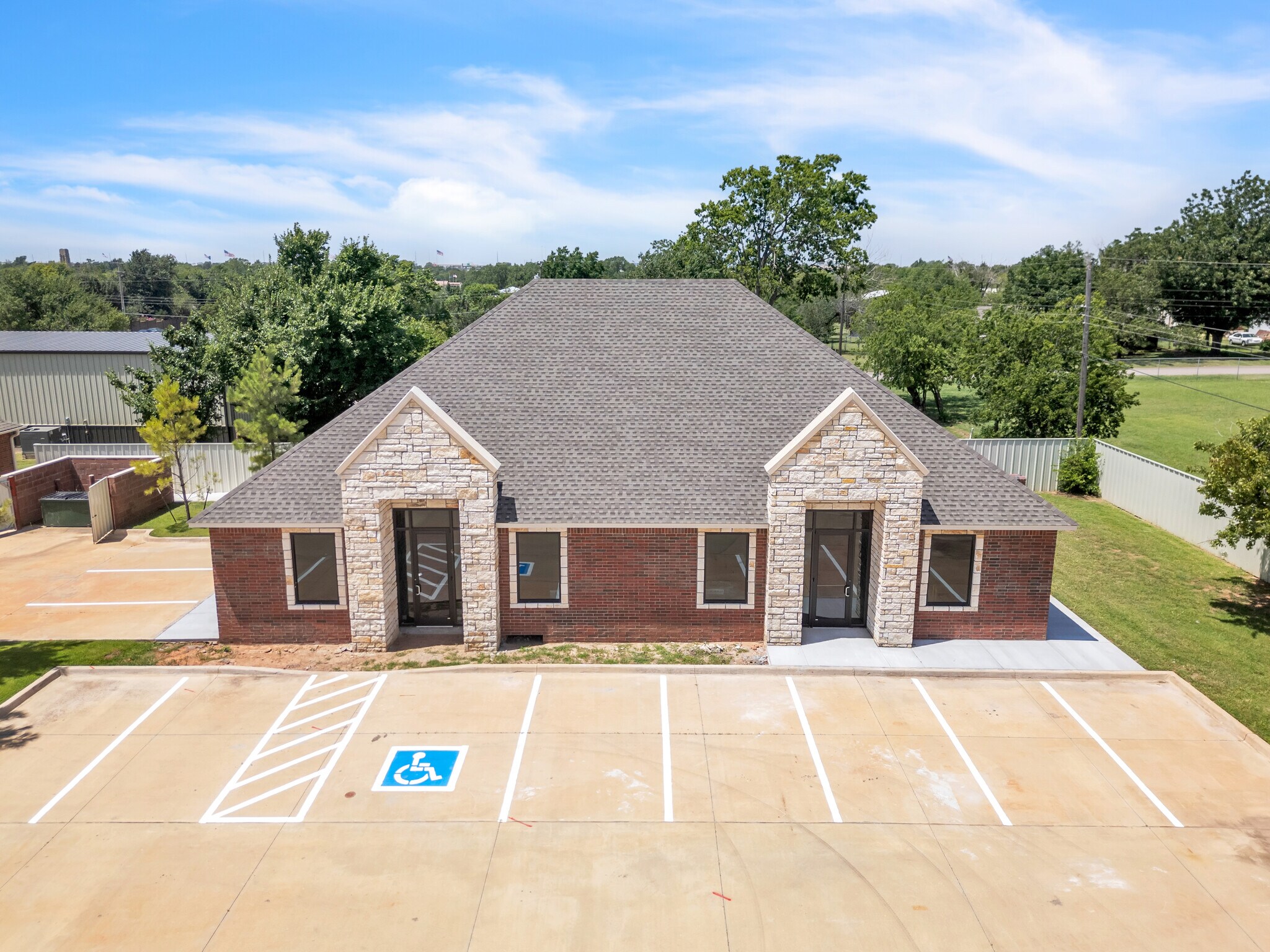 207 E. Memorial Road, Oklahoma City, OK for Rent