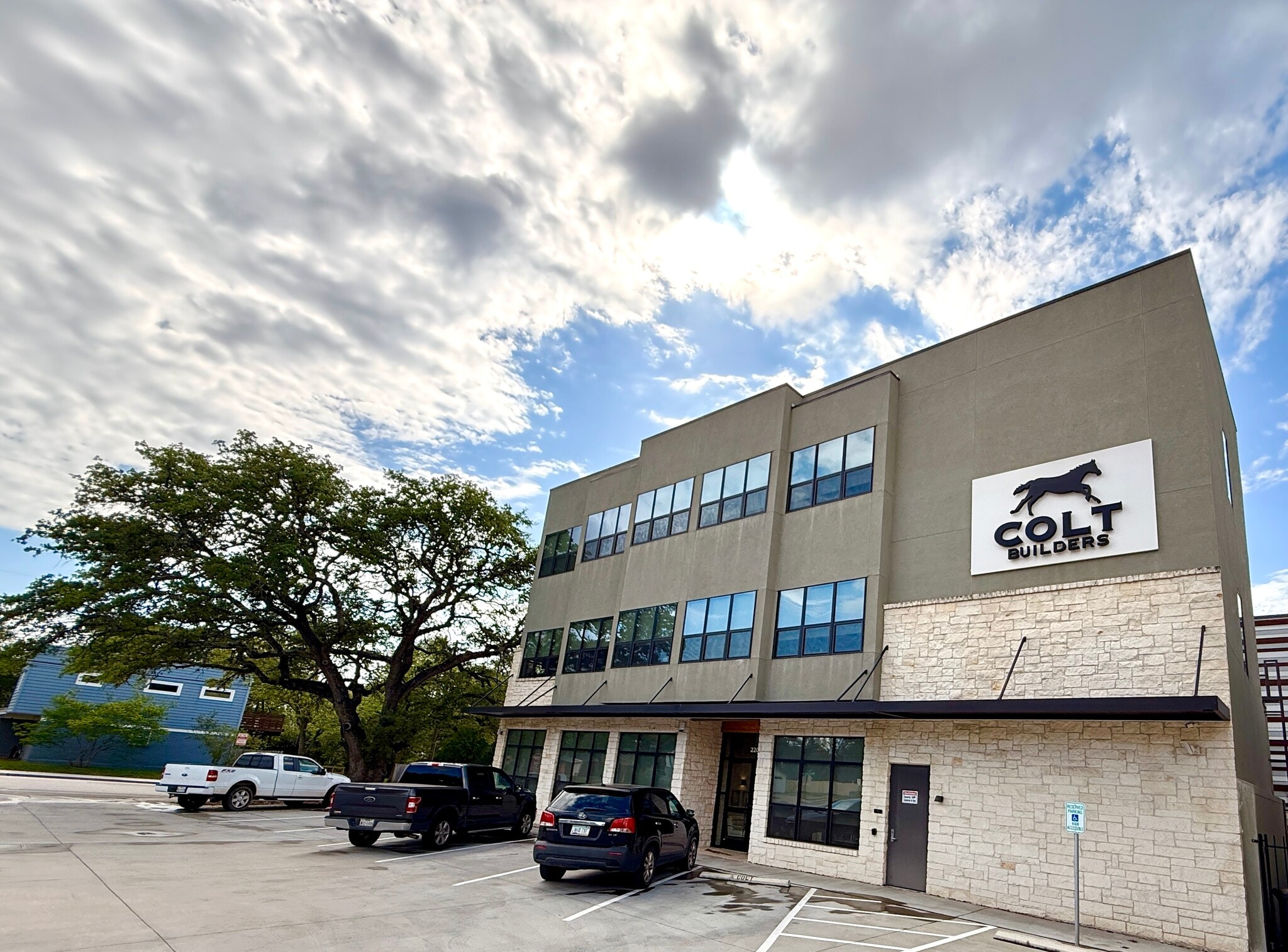 2204 Western Trails Blvd, Austin, TX for Sale