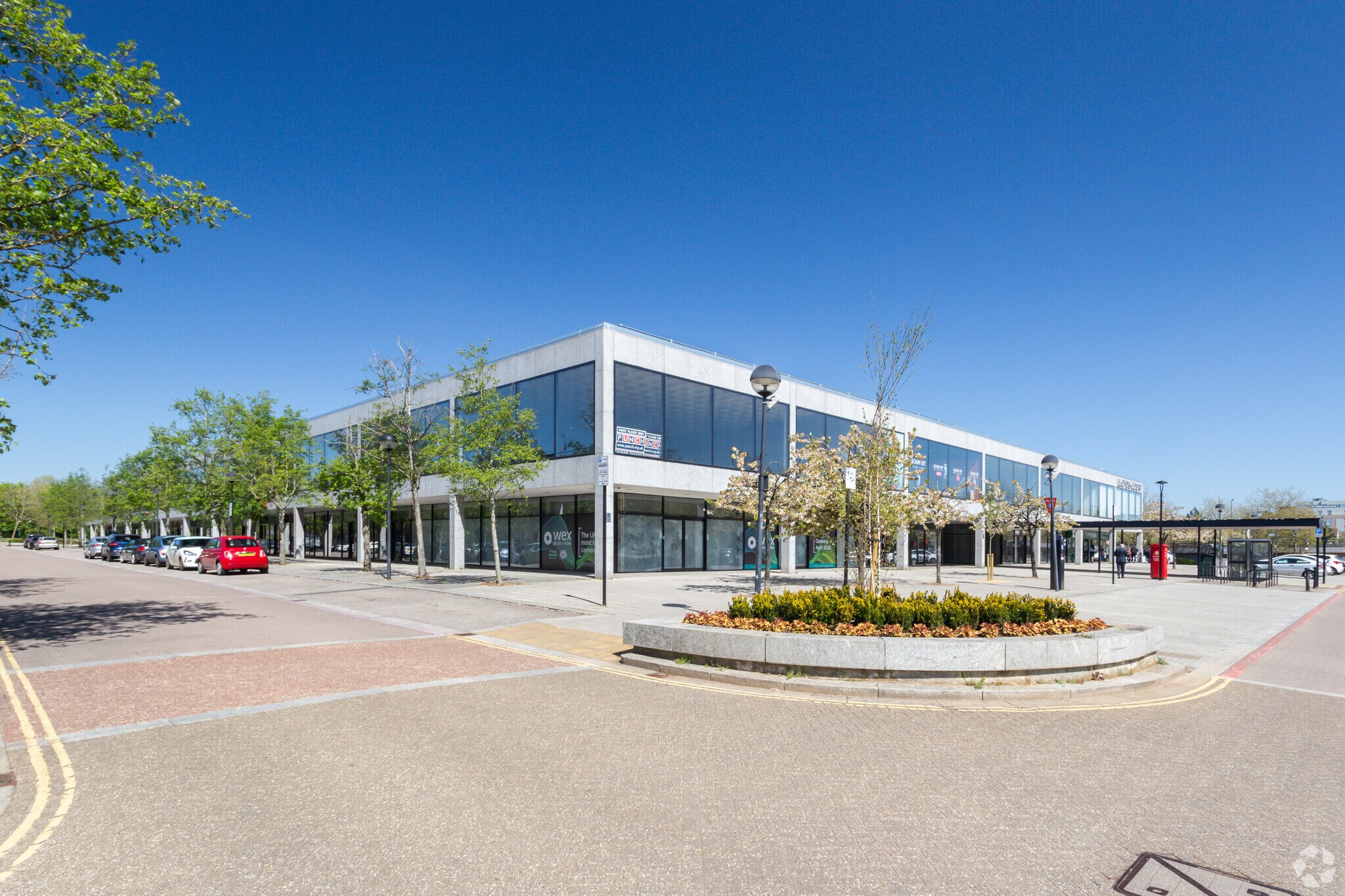 28 Secklow Gate W, Milton Keynes, BKM for Rent