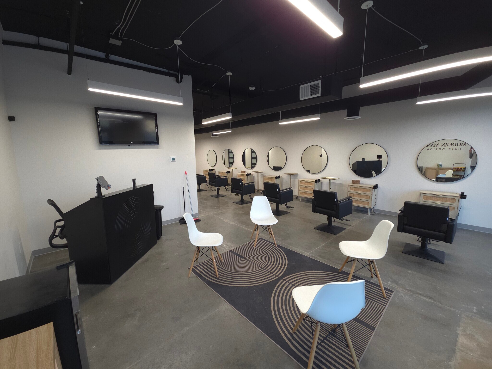 7510 N Oak Trfy, Gladstone, MO for Rent