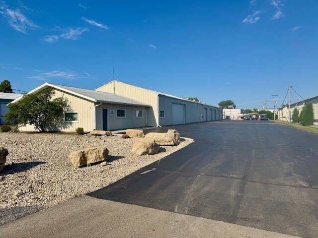 45 Center Dr, Gilberts, IL for Rent