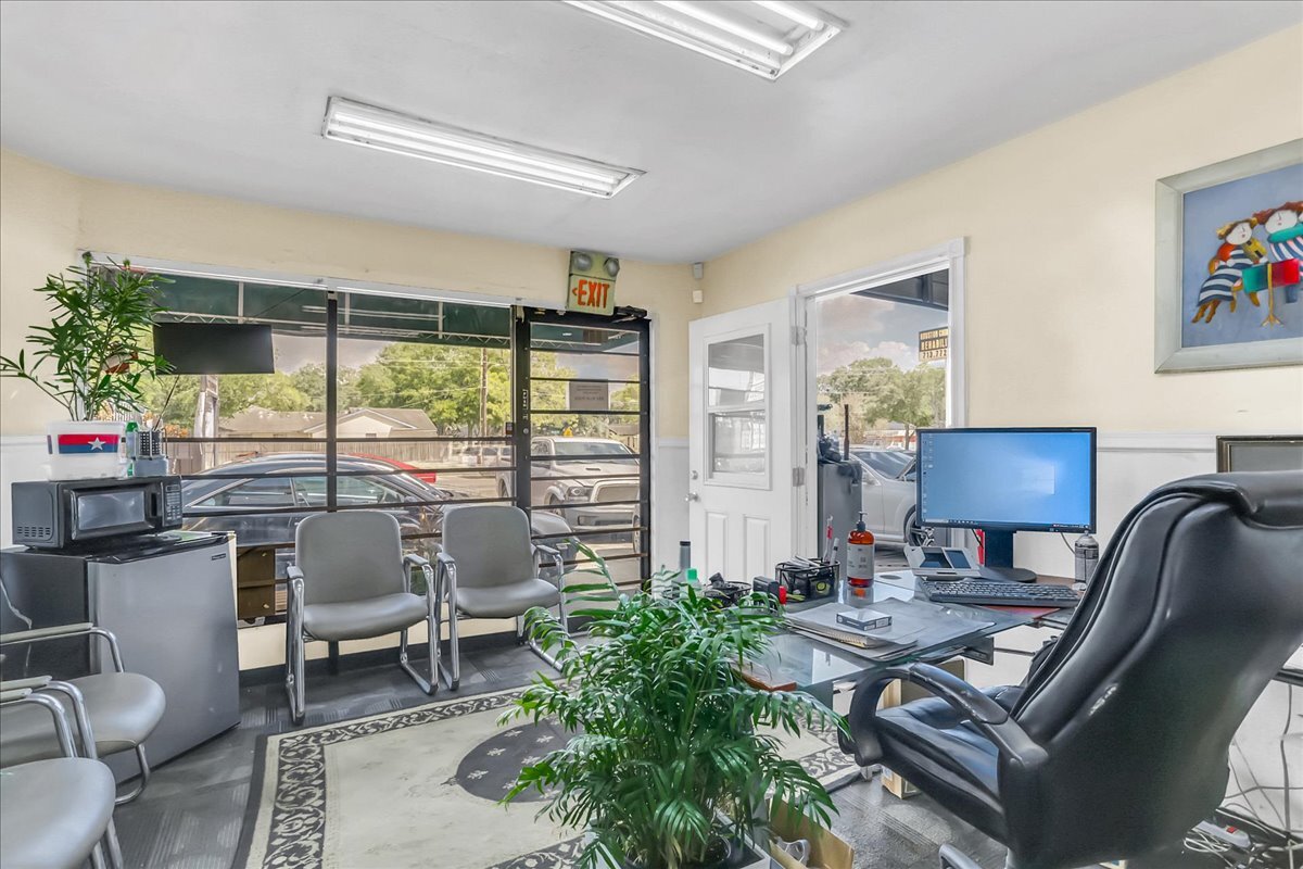 8504 Hillcroft St, Houston, TX for Sale