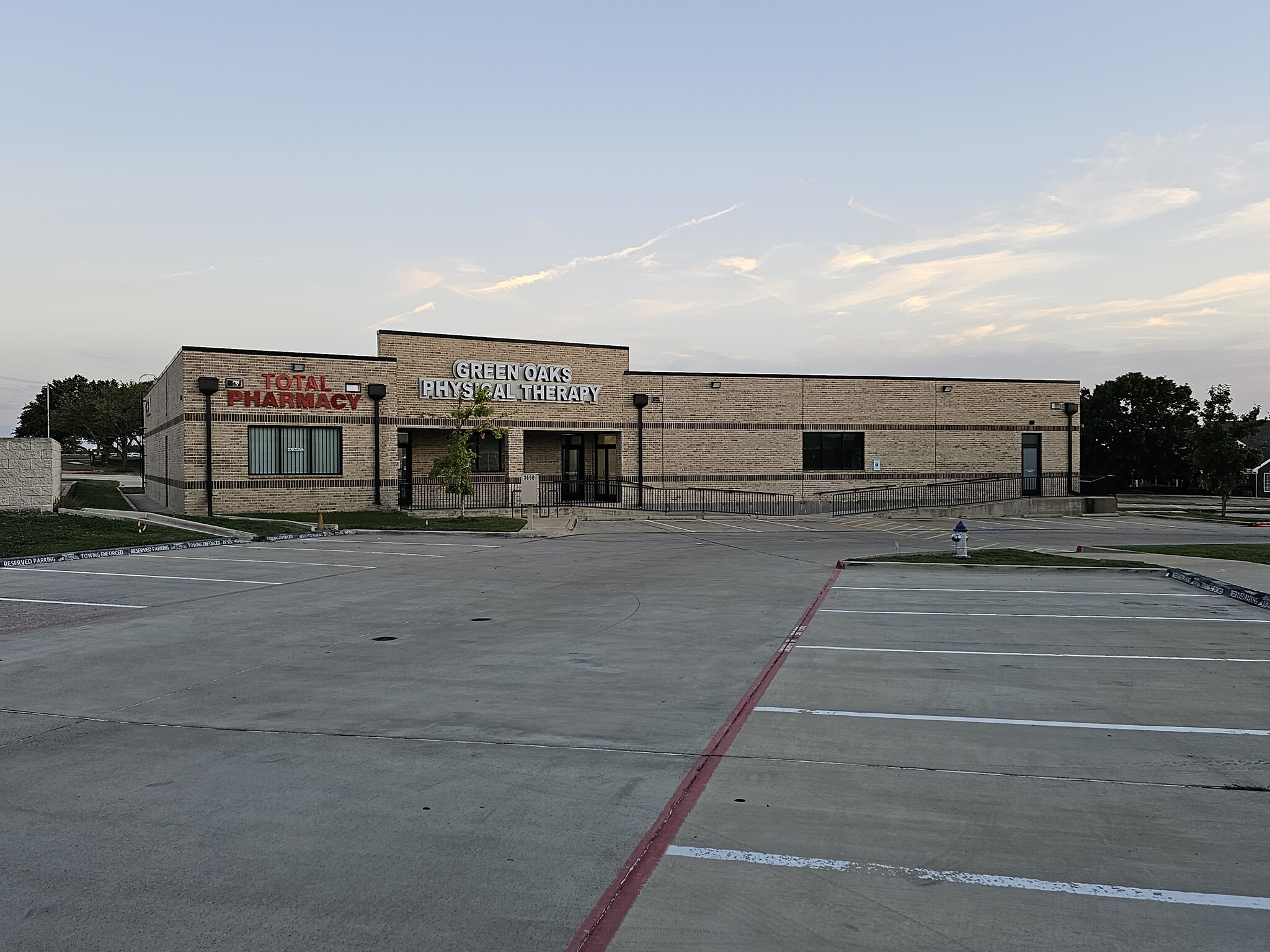 3690 W Wheatland Rd, Dallas, TX for Rent