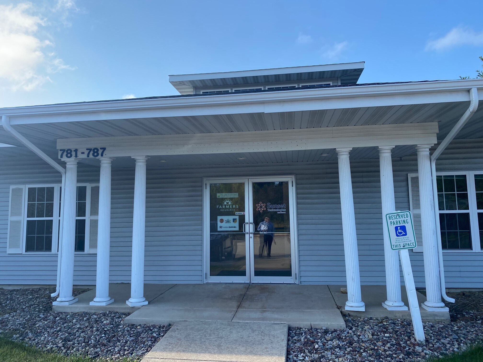 781 Lois Dr, Sun Prairie, WI for Sale