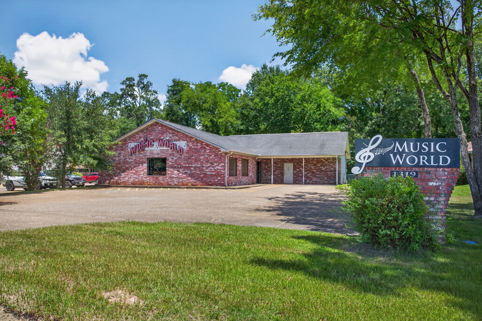 1319 S John Redditt Dr, Lufkin, TX for Sale
