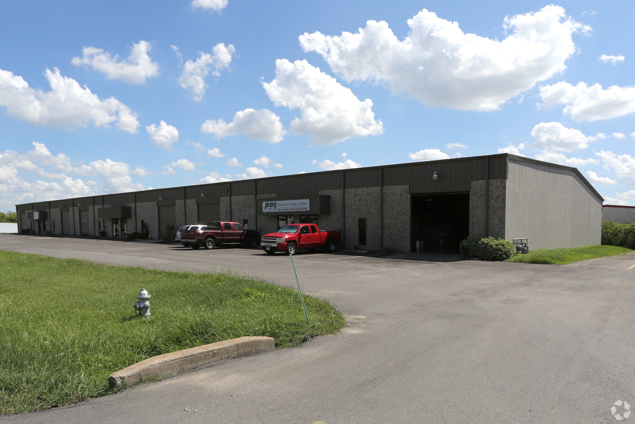 10001008 N Commercial Blvd Arlington, TX 76001 Industrial Property