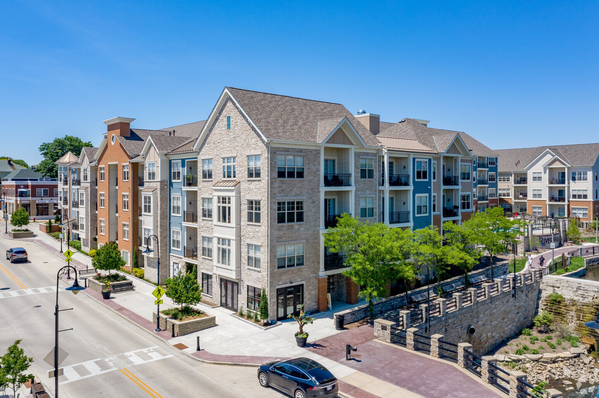 N88W16554 Main St Menomonee Falls, WI 53051 Retail Property for Lease