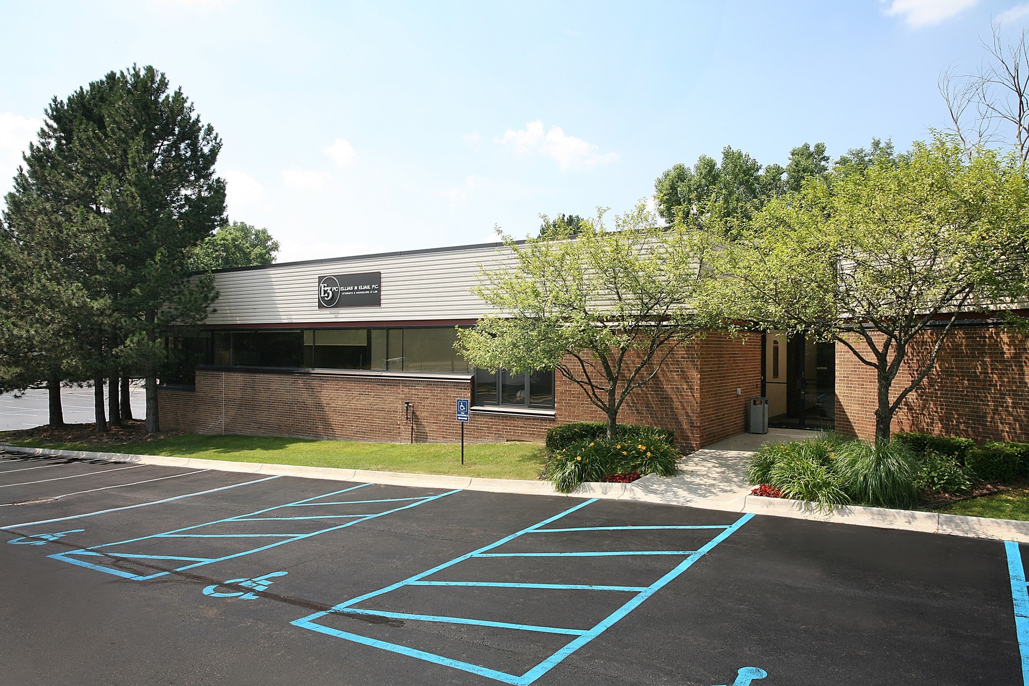 33481 W 14 Mile Rd, Farmington Hills, MI for Sale