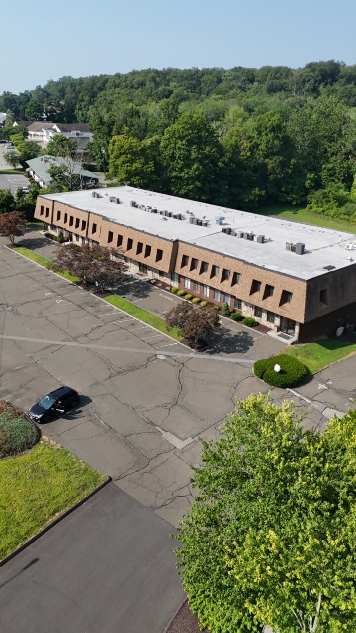 304 Federal Rd, Brookfield, CT for Rent