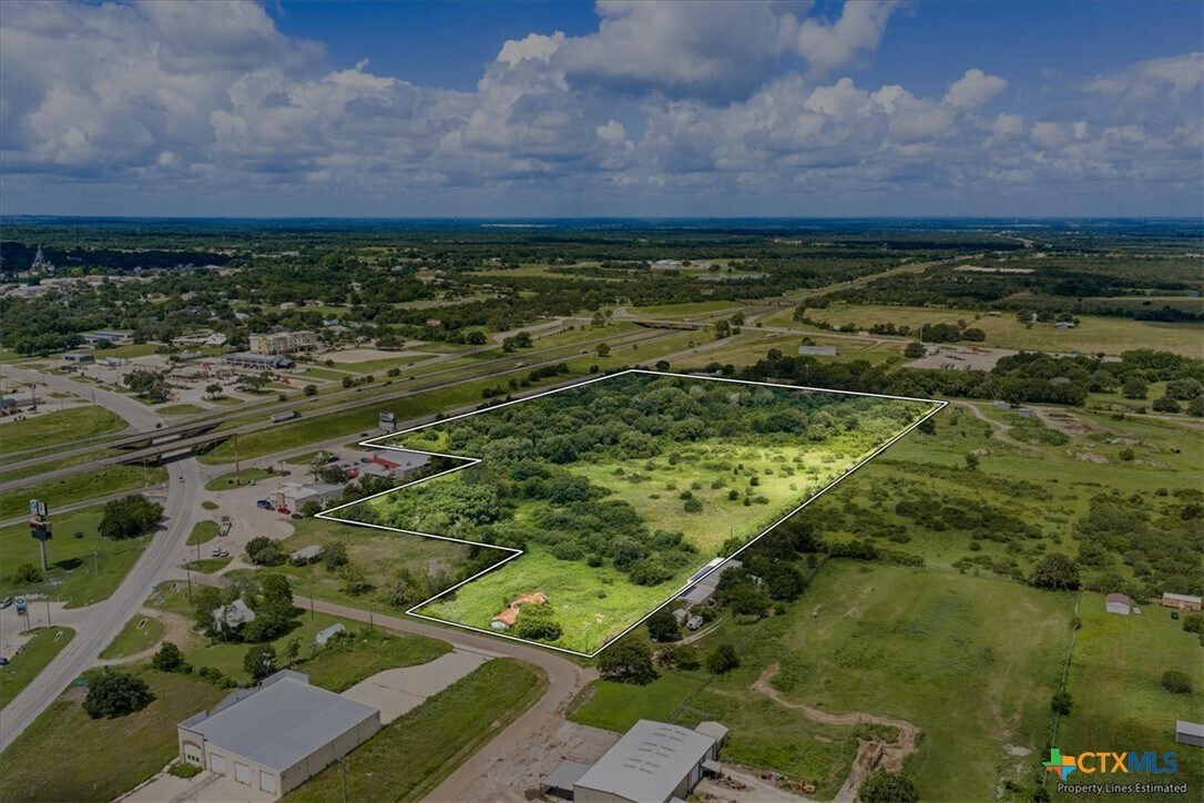 1240 Slaughter House Rd, Flatonia, TX for Sale
