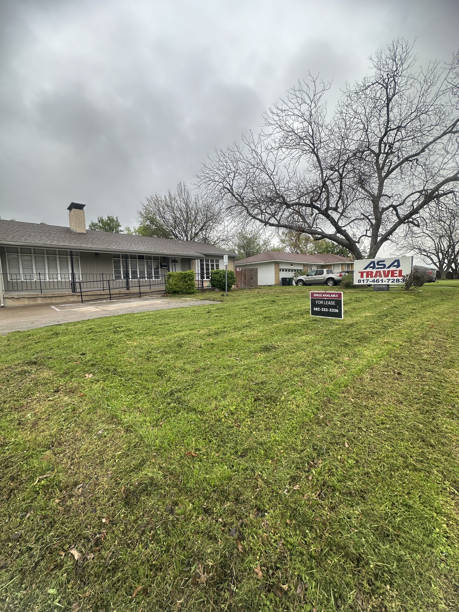 117 E Park Row Dr, Arlington, TX for Rent