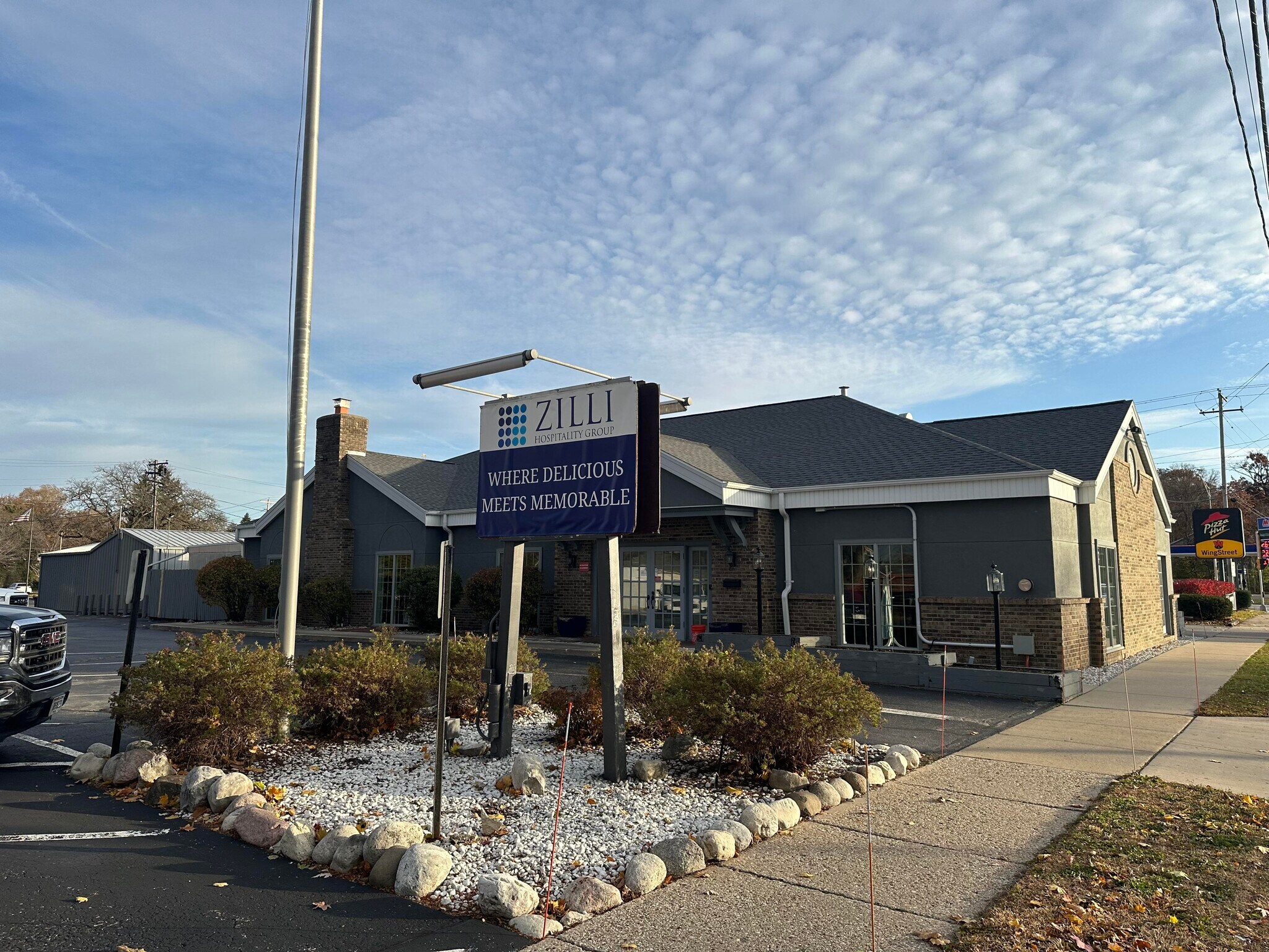 613 N Grandview Blvd, Waukesha, WI for Sale