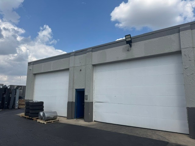 15W740 Frontage Rd, Willowbrook, IL for Rent