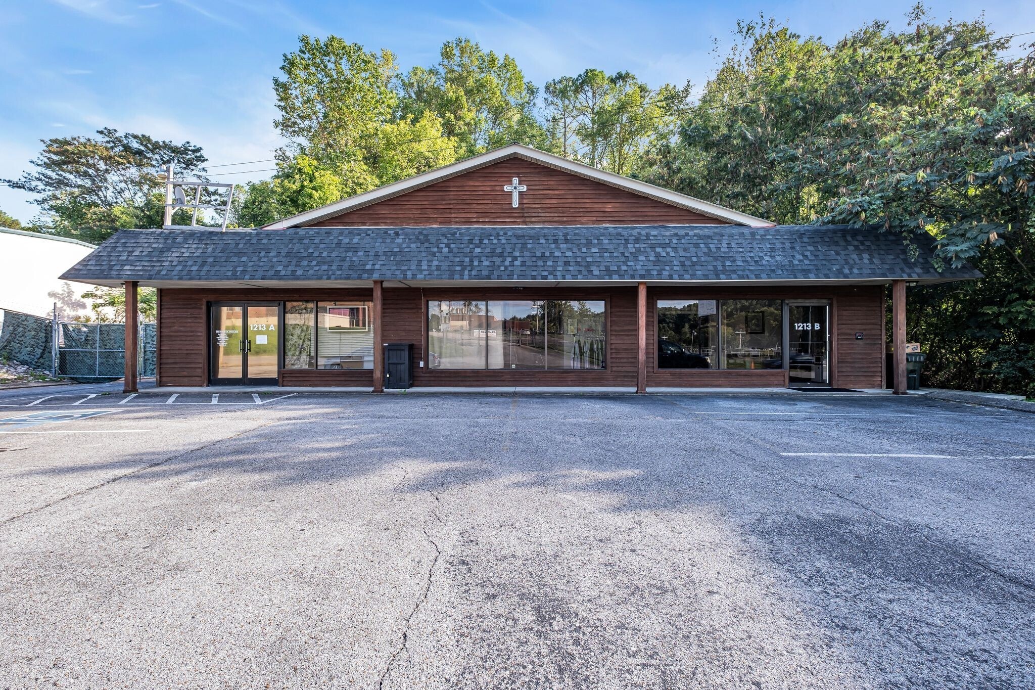 1213 W Gaines St, Lawrenceburg, TN for Sale