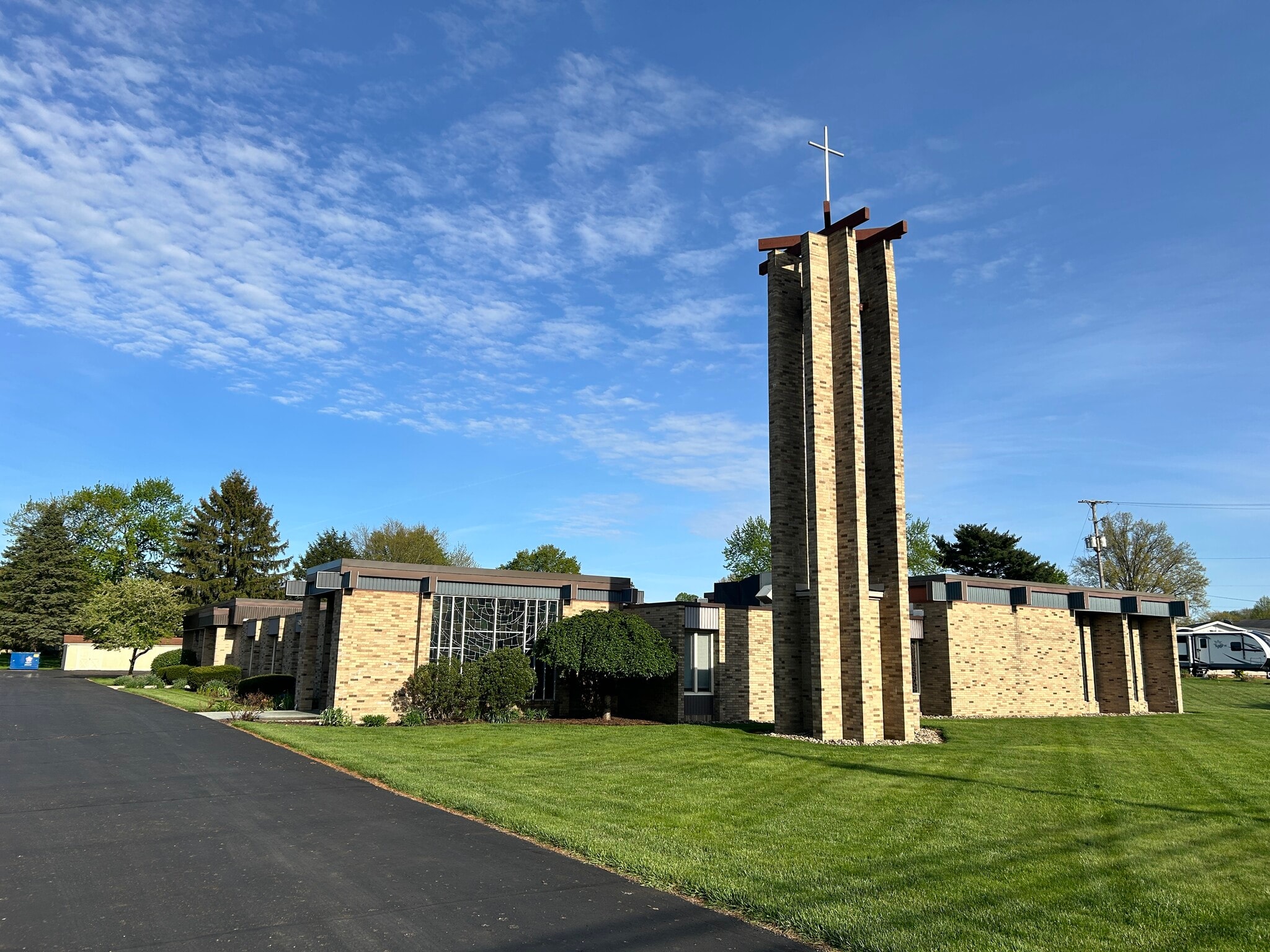 930 S Nickelplate St, Louisville, OH for Sale