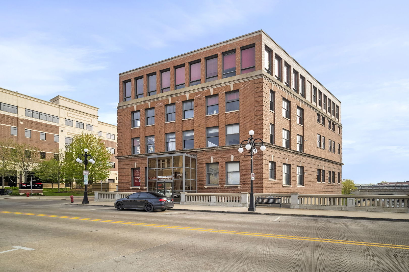 31 W Downer Pl, Aurora, IL for Rent