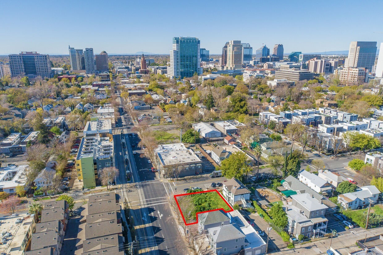 330 12th St, Sacramento, CA for Sale