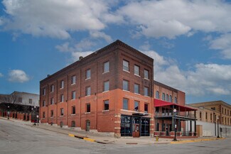 Quincy, IL Storefront Retail/Residential - 138 N Front St