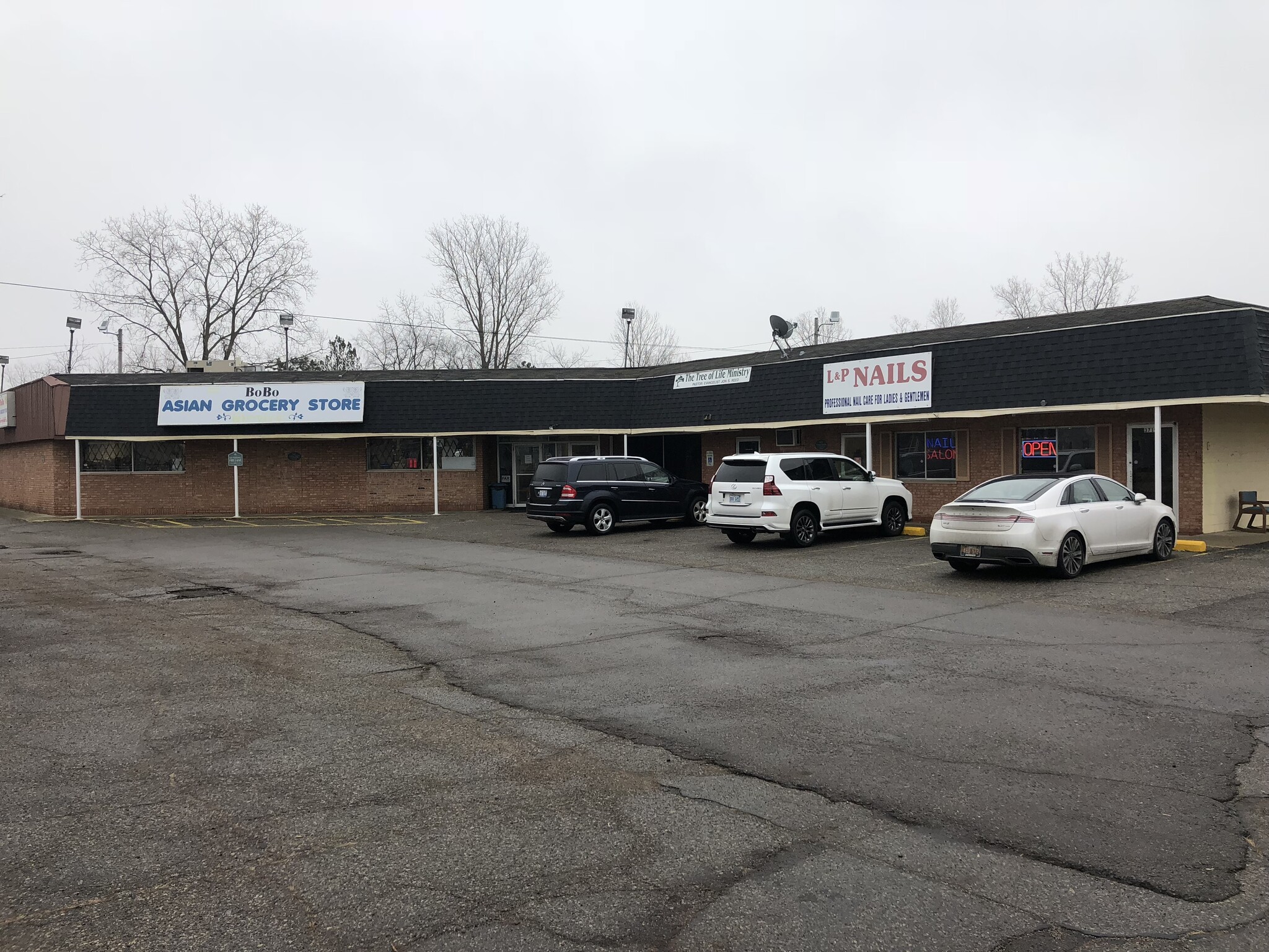 3705-3717 W Jolly Rd, Lansing, MI for Sale