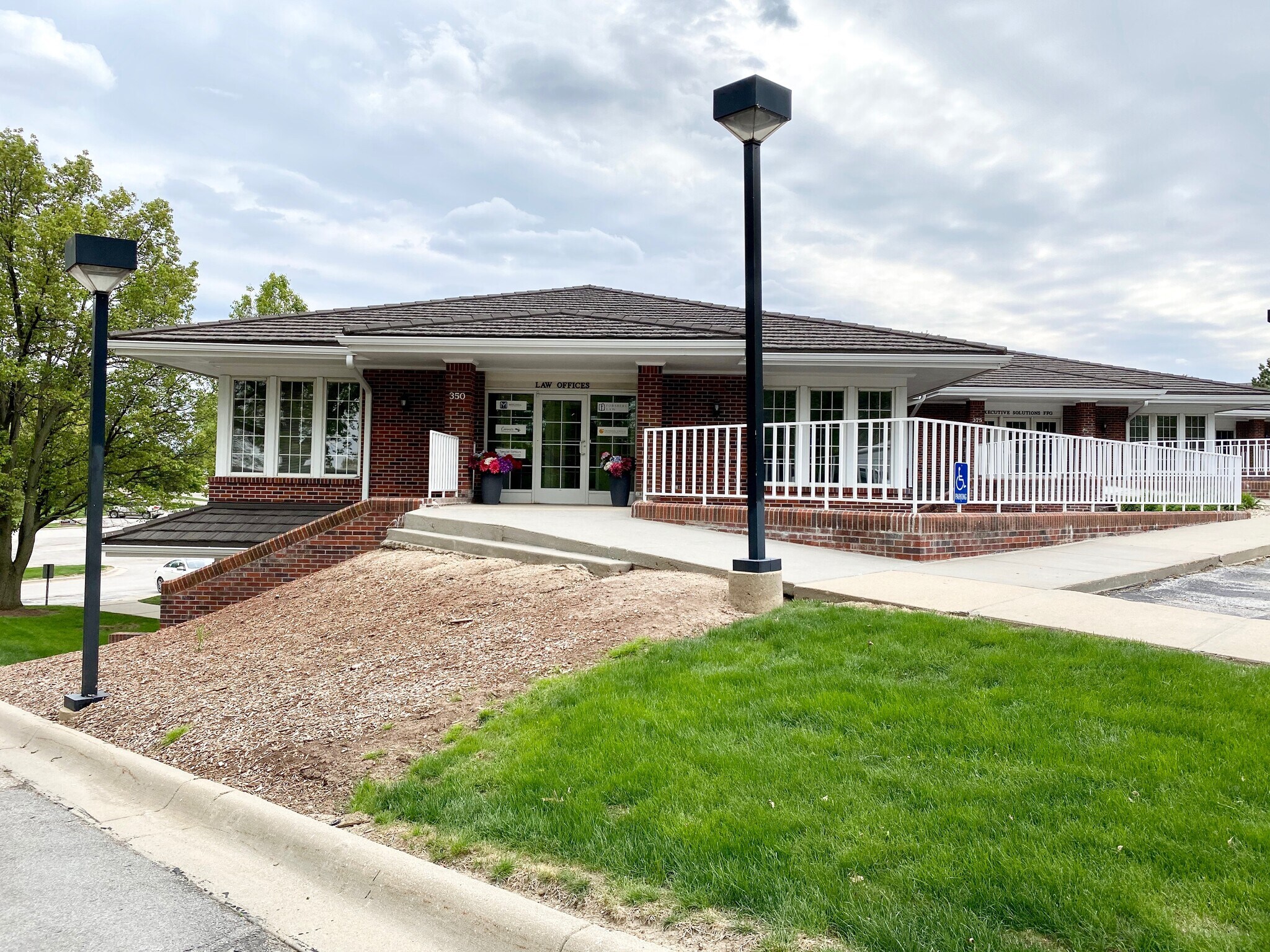 9802 Nicholas St, Omaha, NE for Sale
