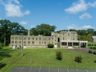 100 W Laurel Ave  