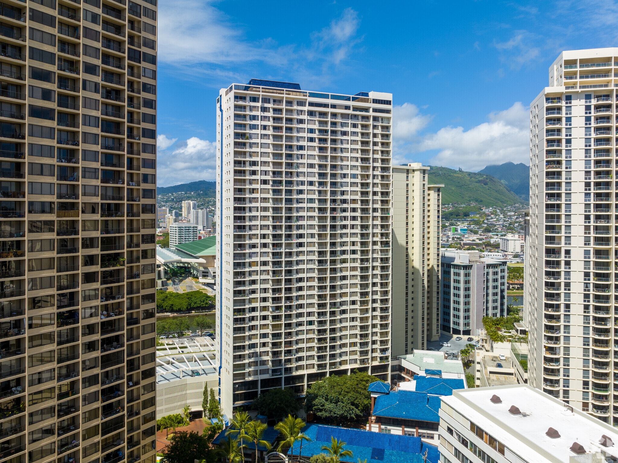 400 Hobron Ln, Honolulu, HI for Sale