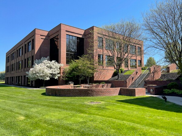 175 Sullys Trl, Pittsford, NY for Rent