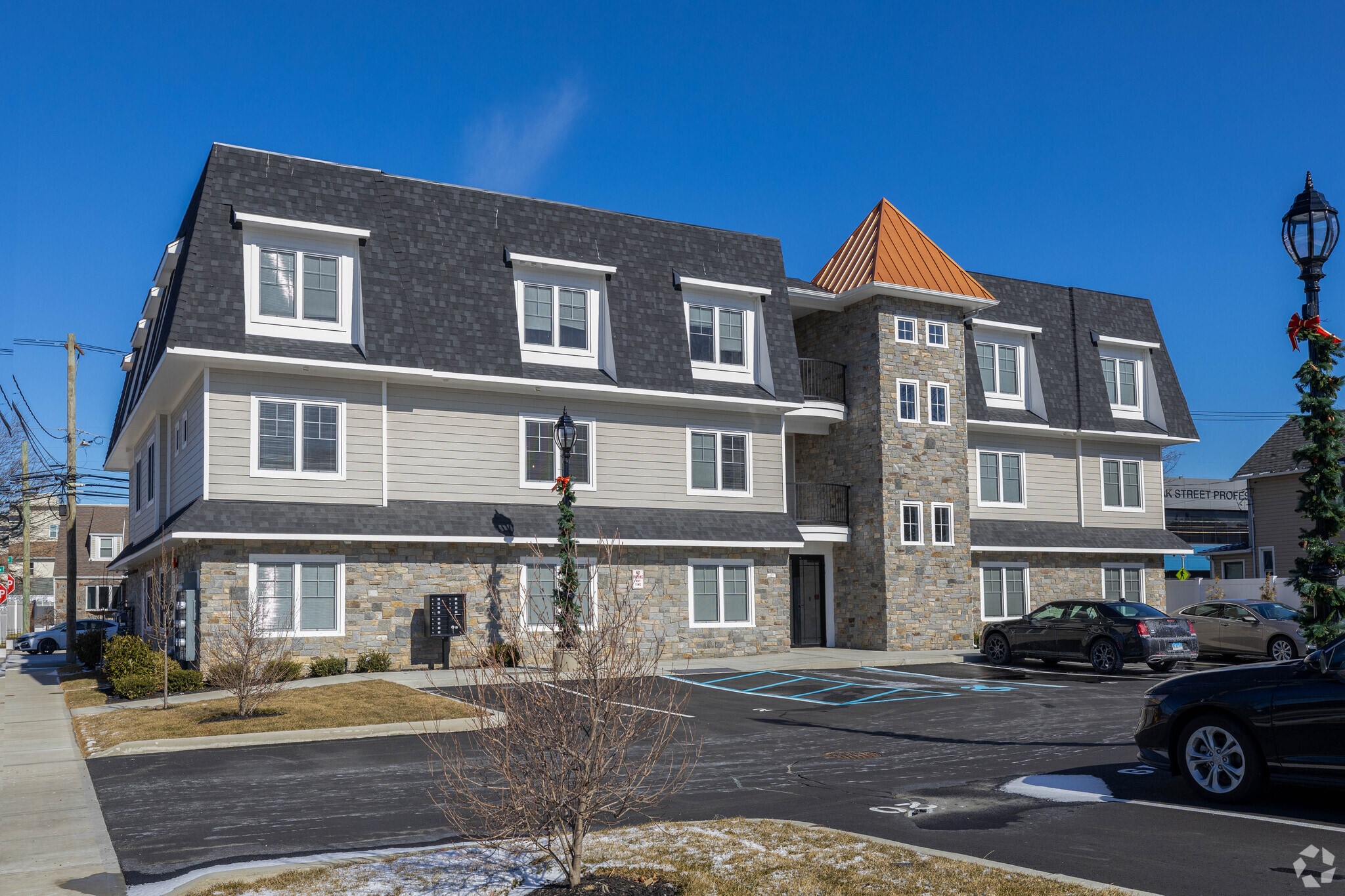 400 Oak St, Copiague, NY for Rent