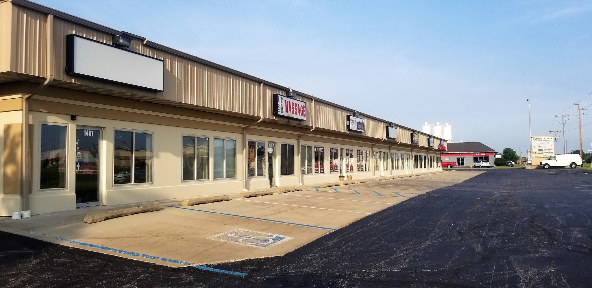 1401-1461 E Summit St, Crown Point, IN for Rent