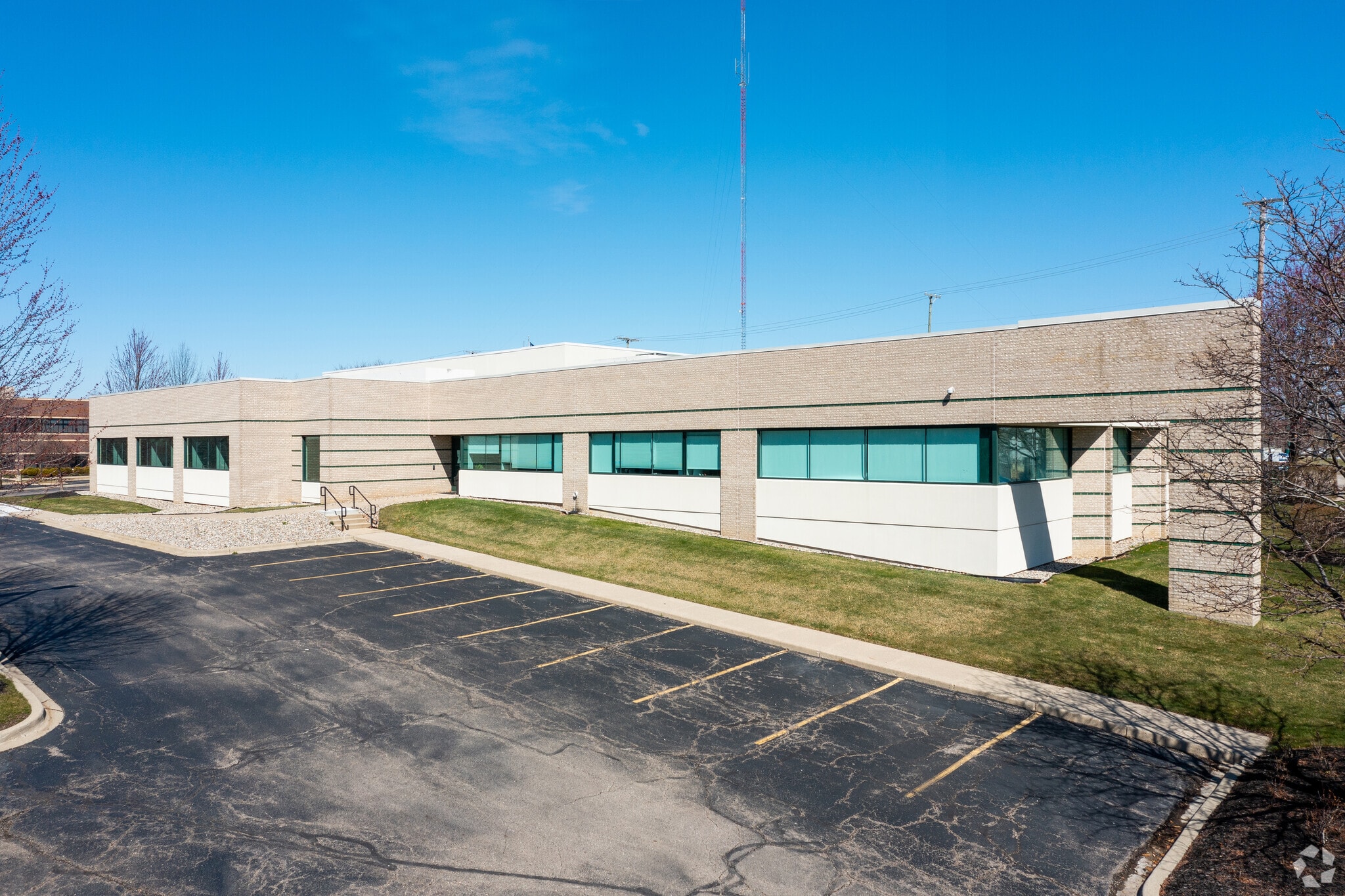 45525 Grand River Ave, Novi, MI for Sale