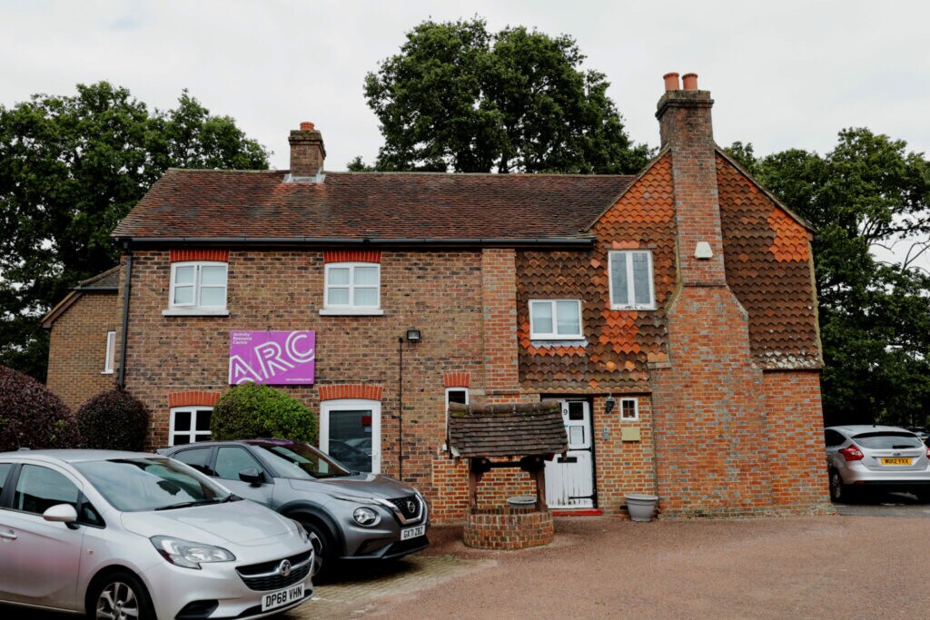 9 County Oak Way, Crawley, WSX for Rent